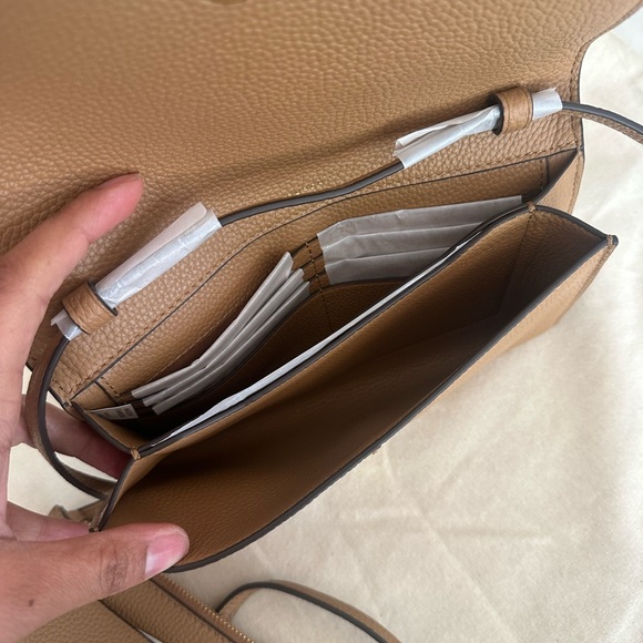 AUTH NWT TORY BURCH McGraw Logo Pebbled Leather Wallet Crossbody In Tan - Picture 11 of 14